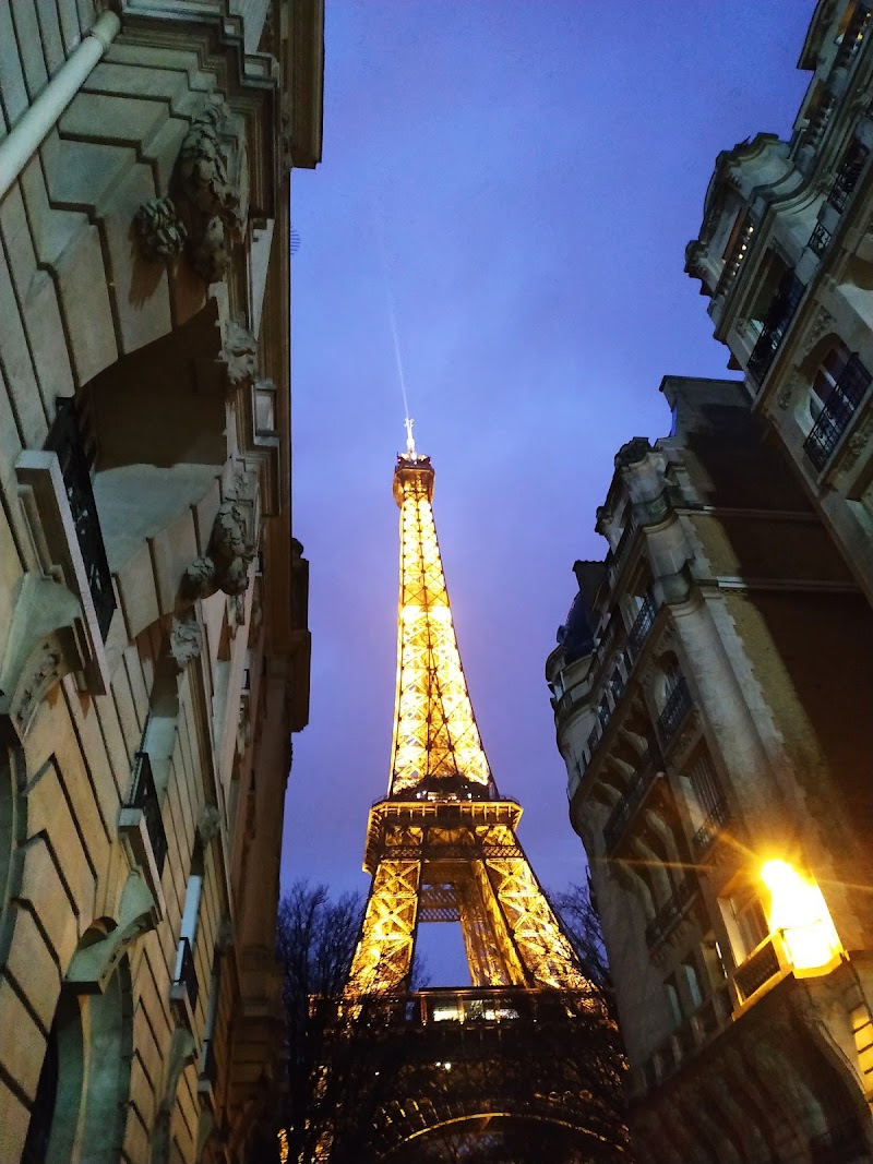 Rue Buenos-Ayres in Paris